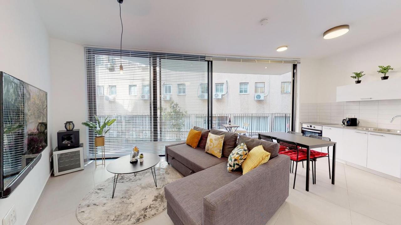 Comfortable Apartment With Balcony By Holyguest Tel Aviv Eksteriør billede