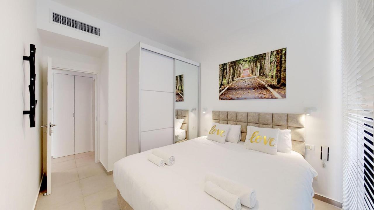 Comfortable Apartment With Balcony By Holyguest Tel Aviv Eksteriør billede