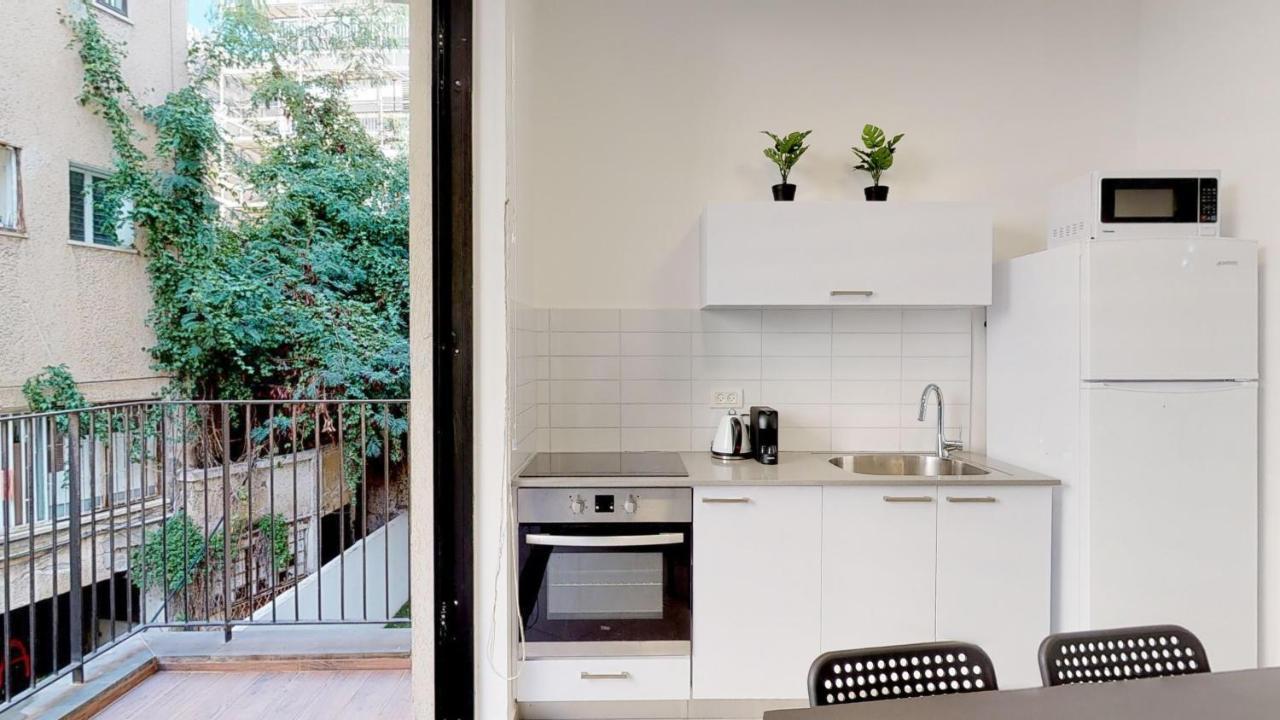 Comfortable Apartment With Balcony By Holyguest Tel Aviv Eksteriør billede