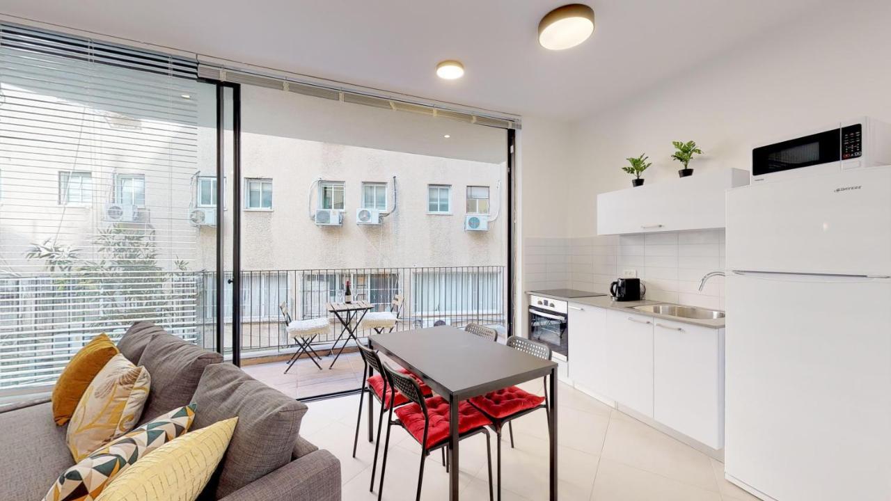 Comfortable Apartment With Balcony By Holyguest Tel Aviv Eksteriør billede