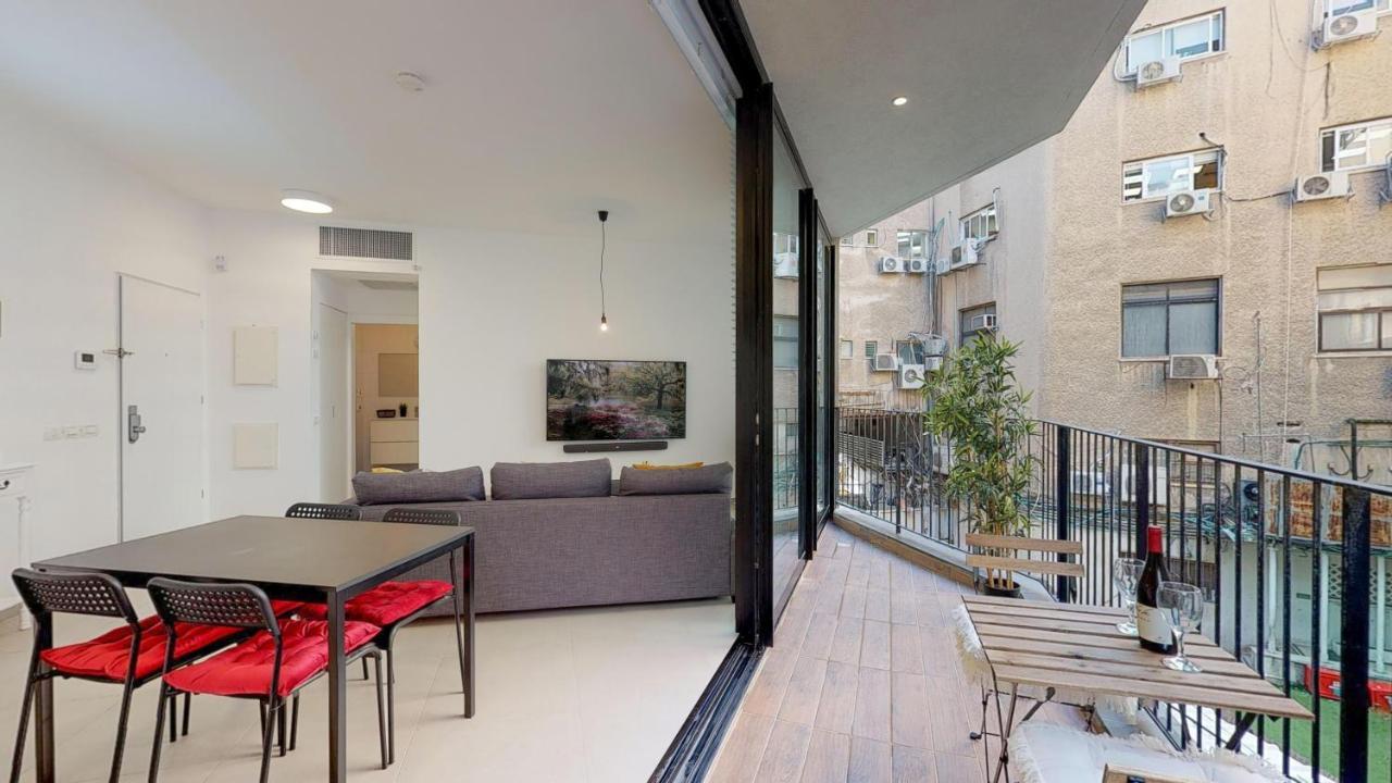 Comfortable Apartment With Balcony By Holyguest Tel Aviv Eksteriør billede